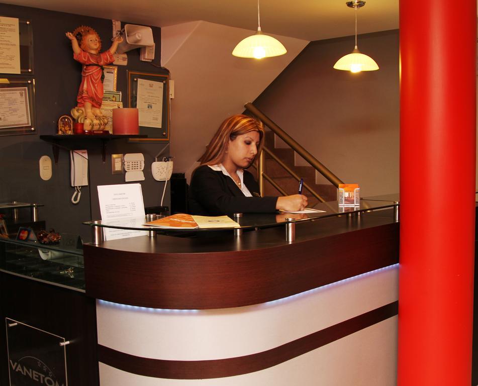Hotel Vanetom 치클라요 외부 사진